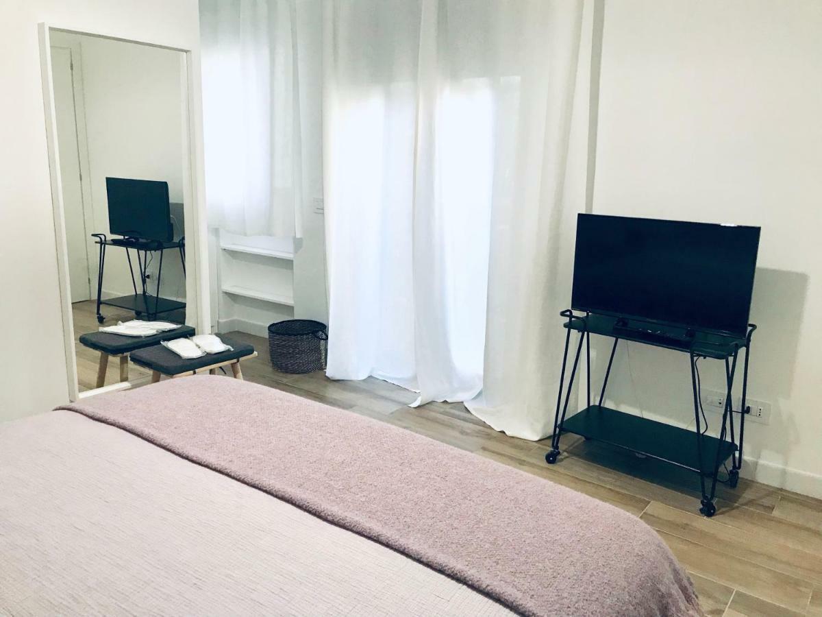 Bellhome 3 - Elegante Appartamento Nel Centro Di Bari Exteriör bild
