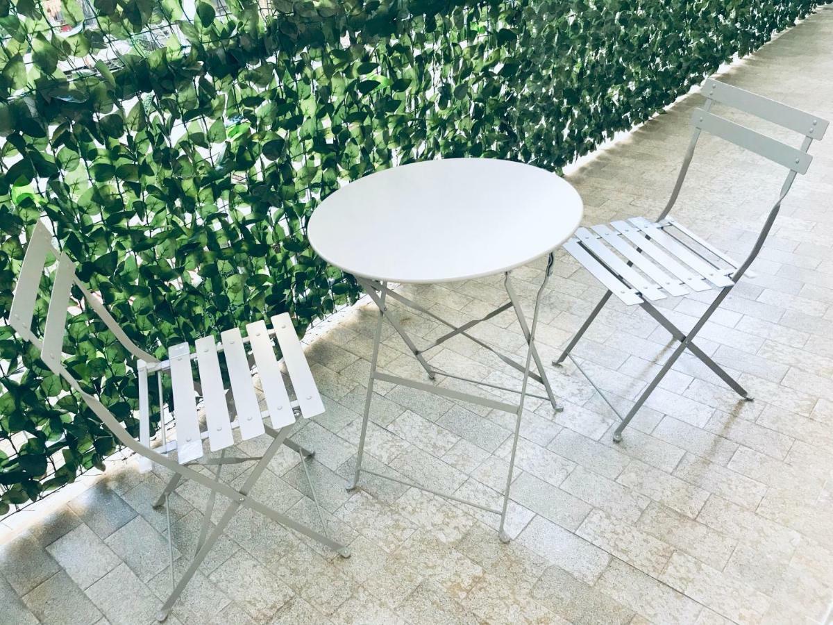 Bellhome 3 - Elegante Appartamento Nel Centro Di Bari Exteriör bild