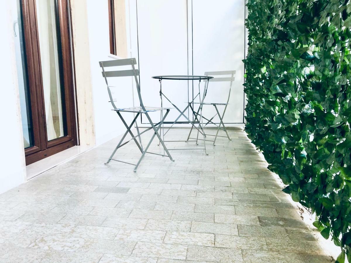 Bellhome 3 - Elegante Appartamento Nel Centro Di Bari Exteriör bild